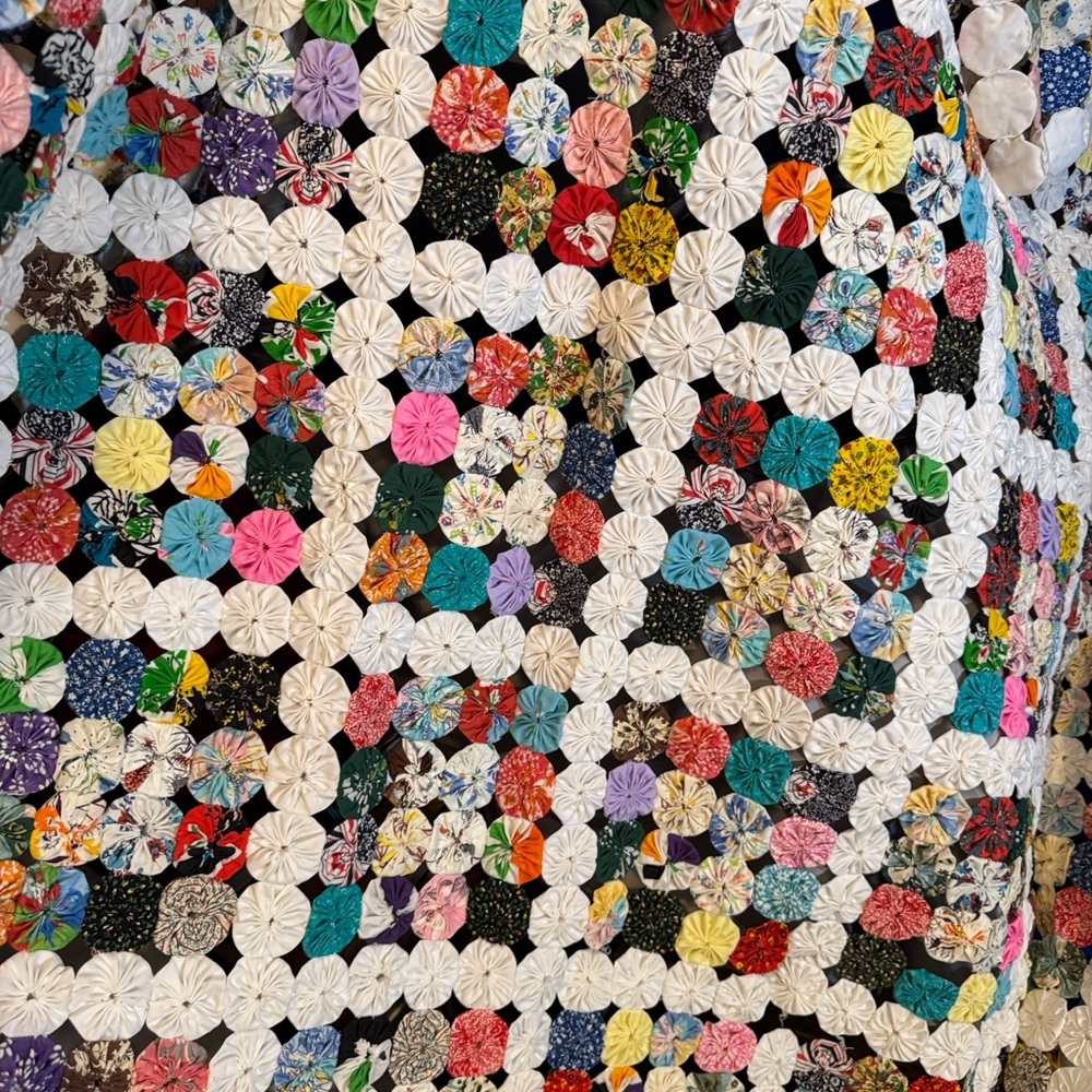 Vintage yo-yo quilt - Picture 3 of 12